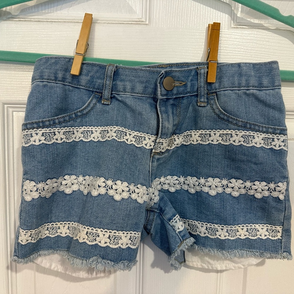 LIKE NEW The Children’s Place Girls  Denim & Lace Shorts Size 8